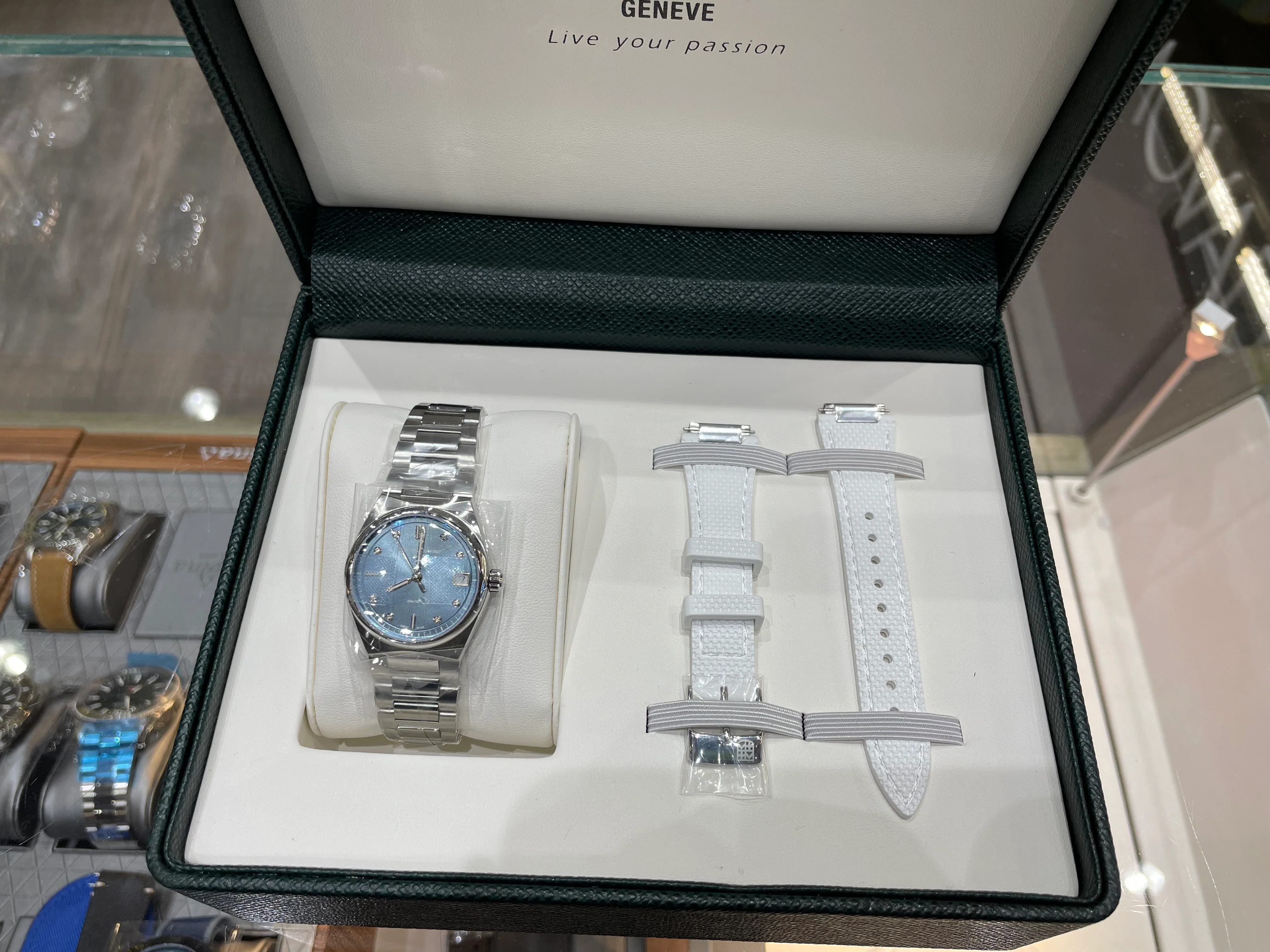 Frederique Constant - Highlife - Image 4
