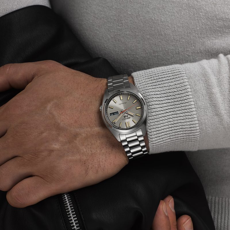 Seiko 5 Sports SNXS - 'Beige Chinos' Classic - Image 4